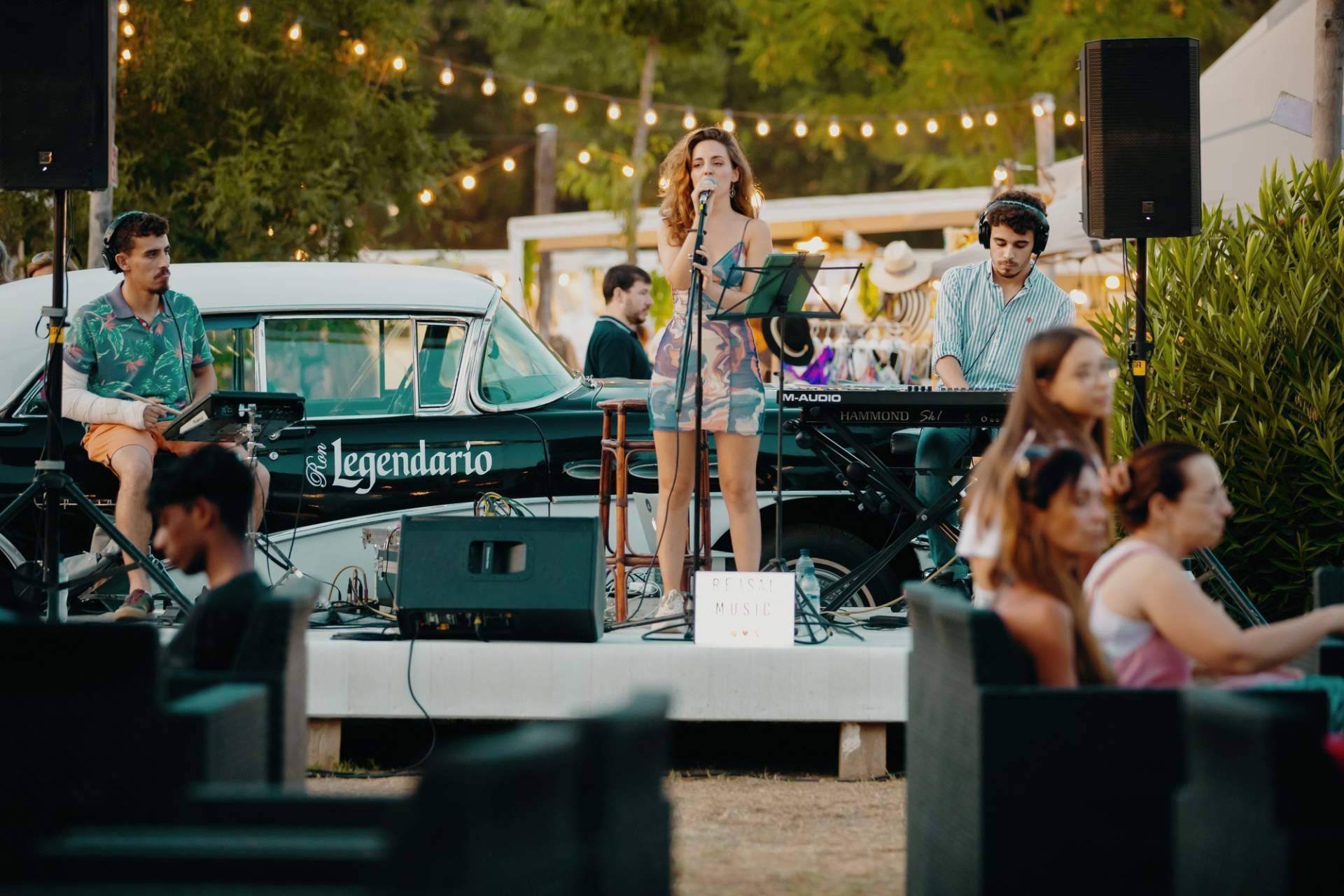¿Cuál es el punto de encuentro del verano en la Costa Brava? Ron legendario y la Santa Market