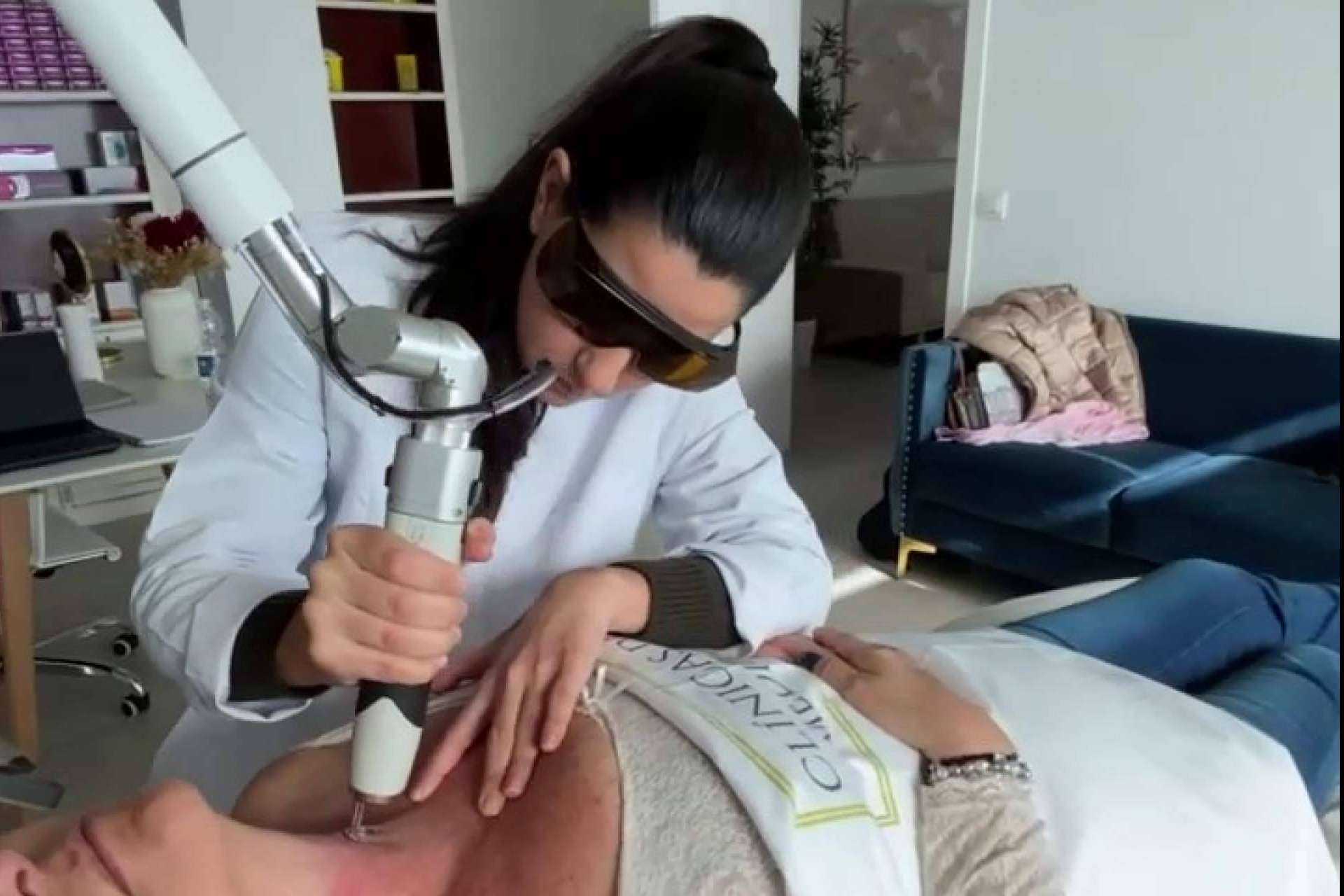 Eliminar las varices con la doctora Yasmin Al Adib en su clínica situada en Sevilla