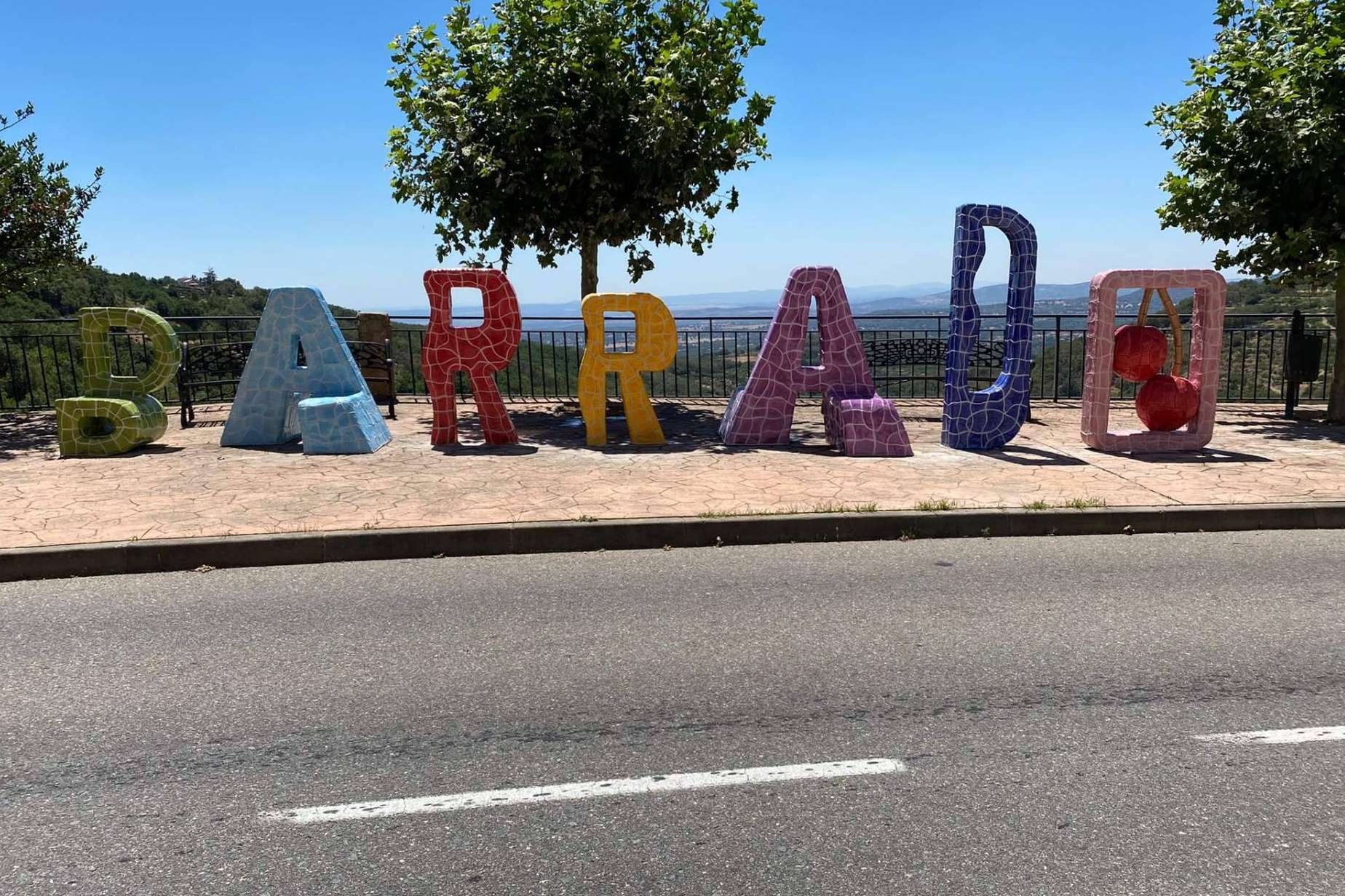 Letras corporativas personalizadas para embellecer las entradas de las localidades, por MobuArtex