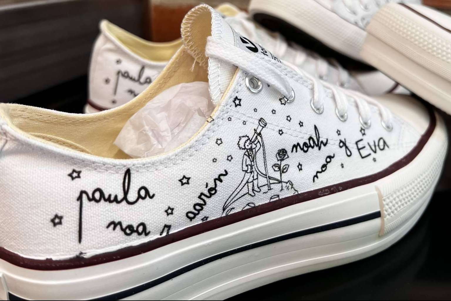Tener unas zapatillas personalizadas para cada ocasión gracias a AMM Aerografía