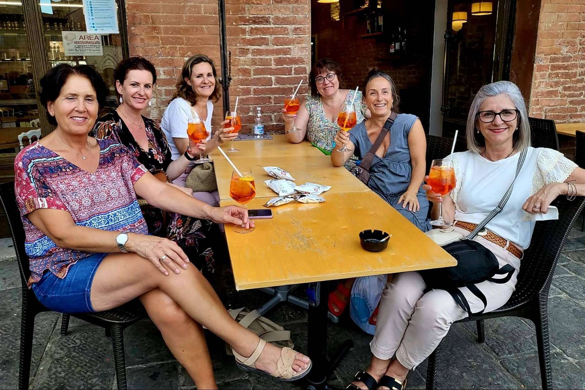 Viajar sola en grupo desde Barcelona, de la mano de Concédete Deseos