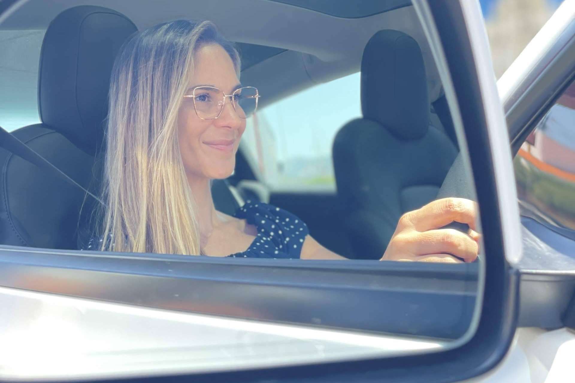Carolina Lober y Confortauto comparten los consejos para conducir con gafas