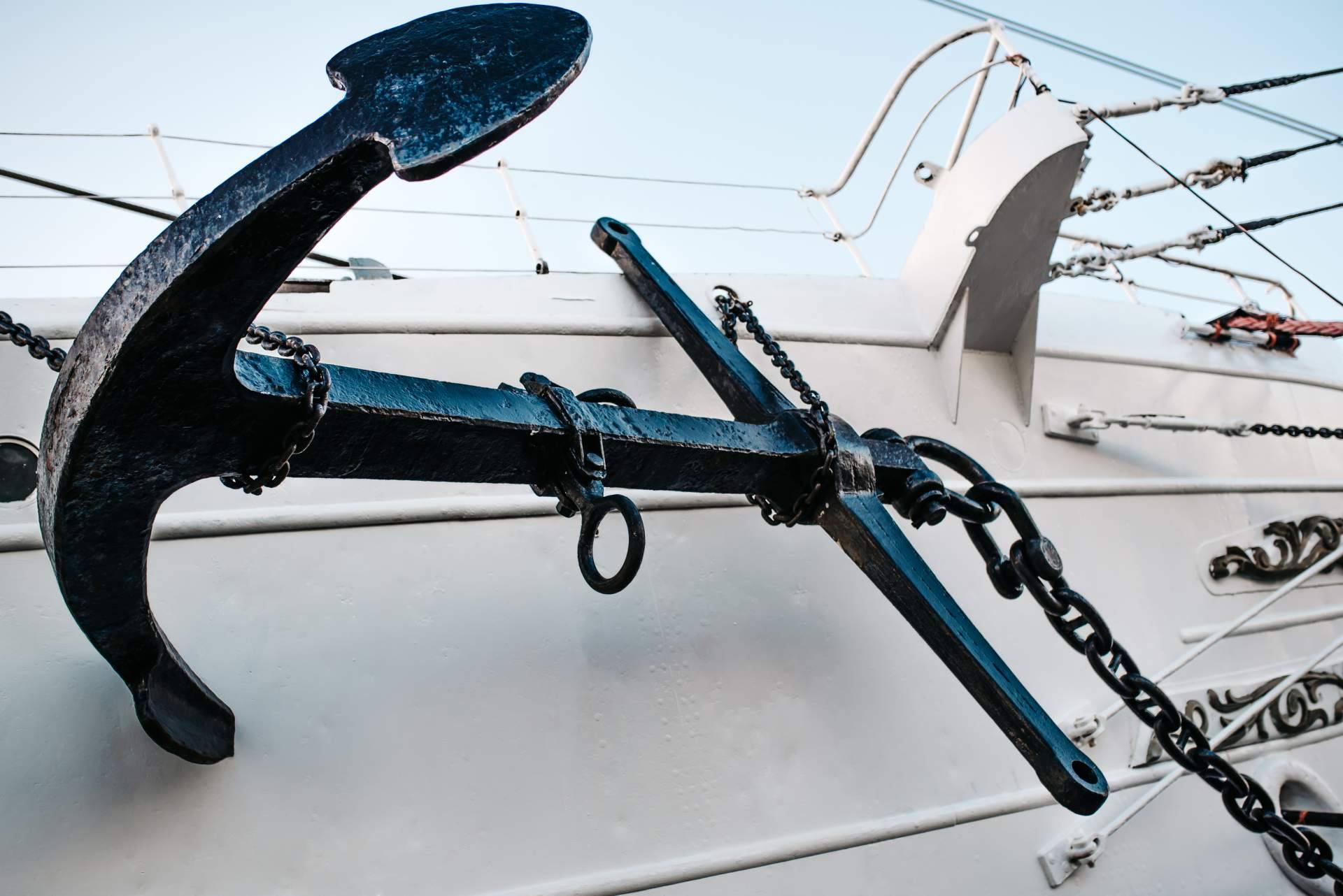 Equipos de docking, mooring and anchoring para estacionar el barco durante la noche