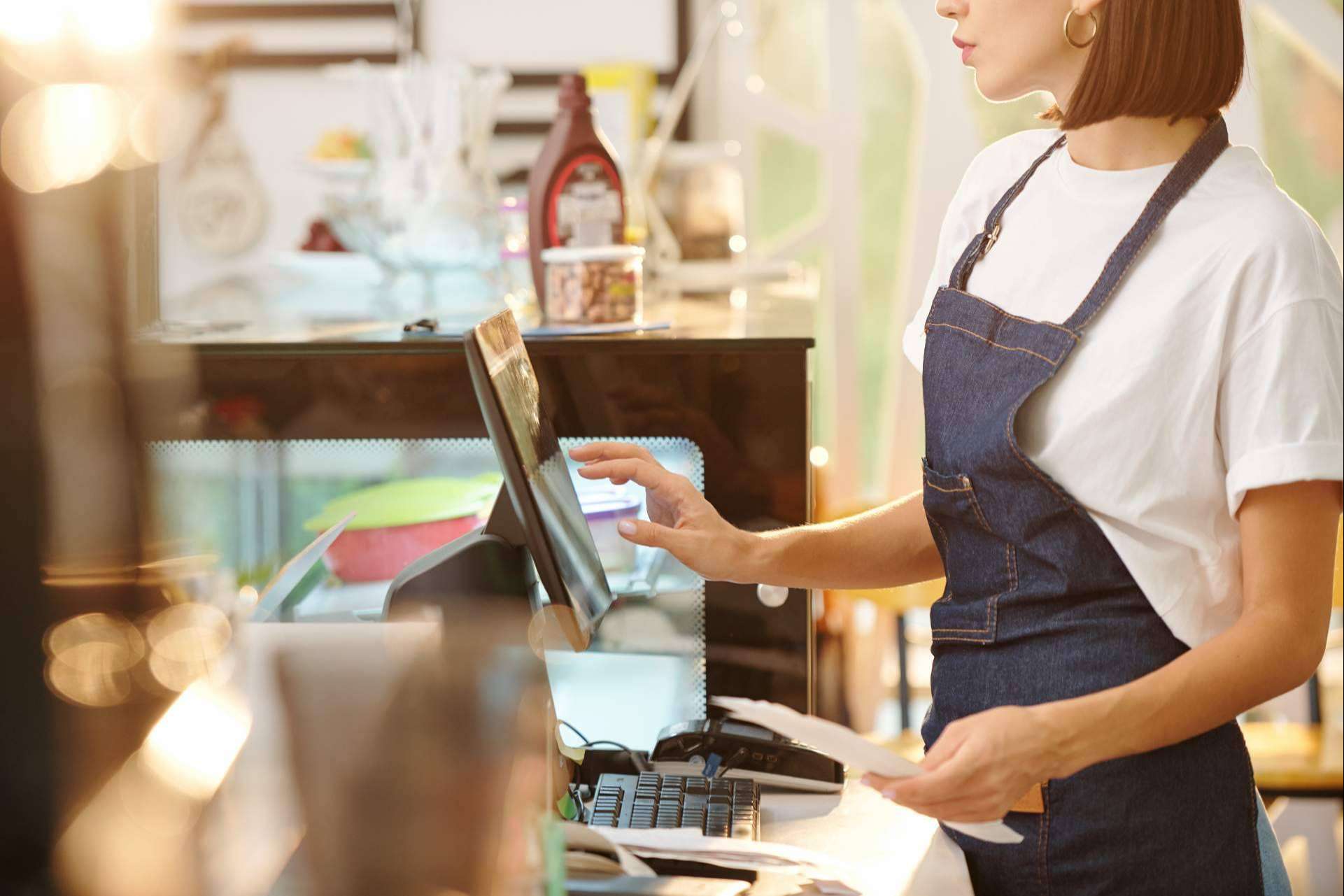 ¿Cuáles son las ventajas de IberoMarkets en el apoyo al comercio local?