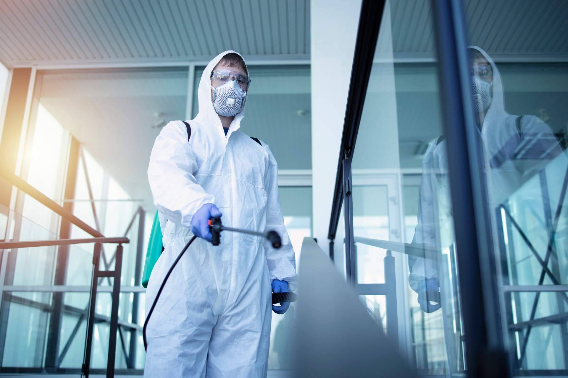 Los expertos de Grupo Sileb en la limpieza y desinfección en comunidades de vecinos