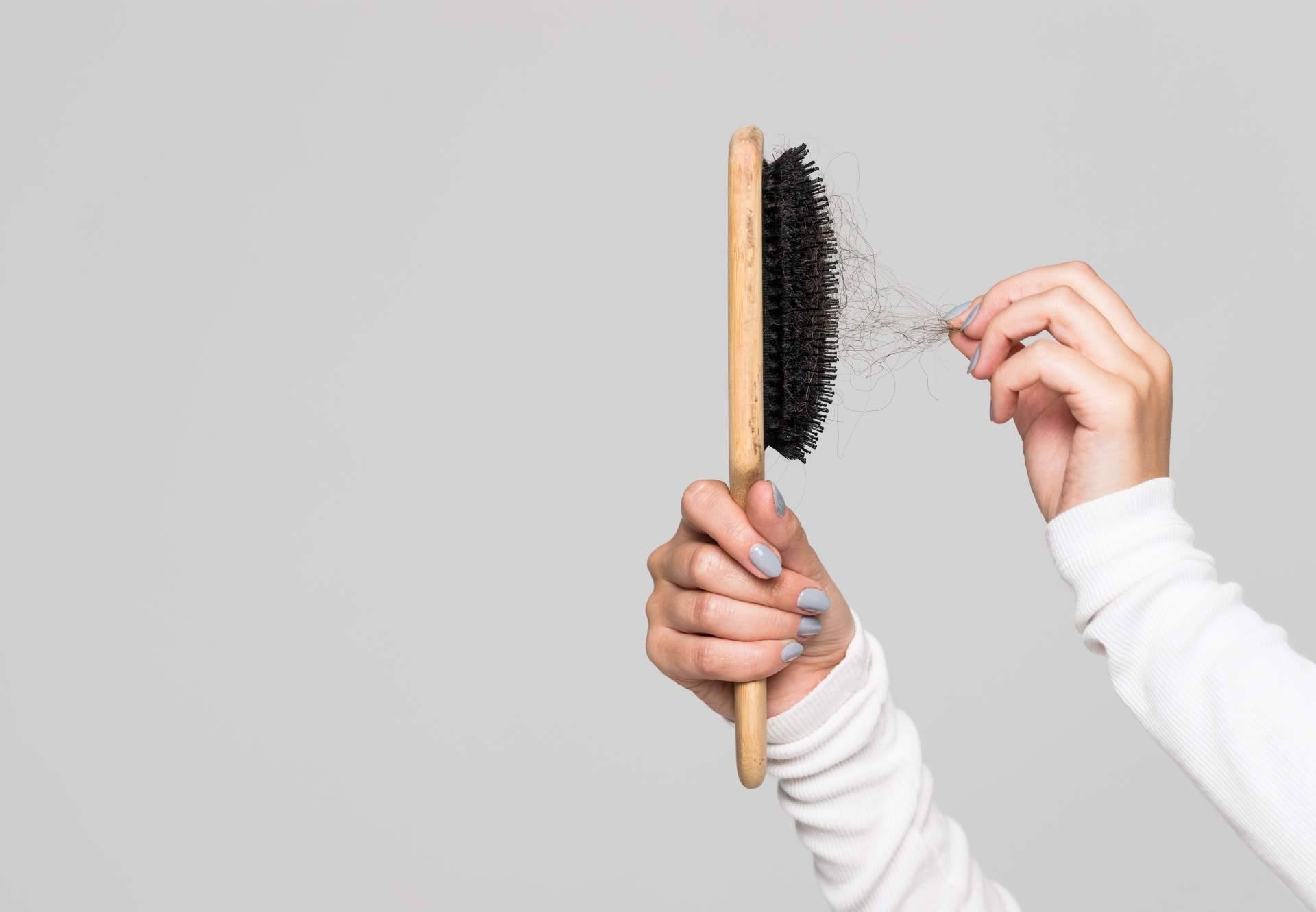 Controlar la caída del cabello en otoño con la biotina para el pelo de Centro de Naturopatía y la Salud