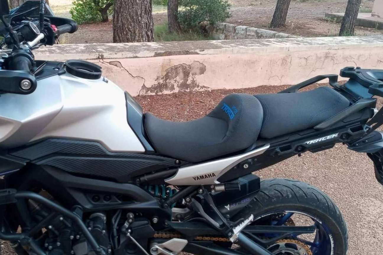 Tener un asiento de moto cómodo para viajar es vital, por JM-FUNDAS