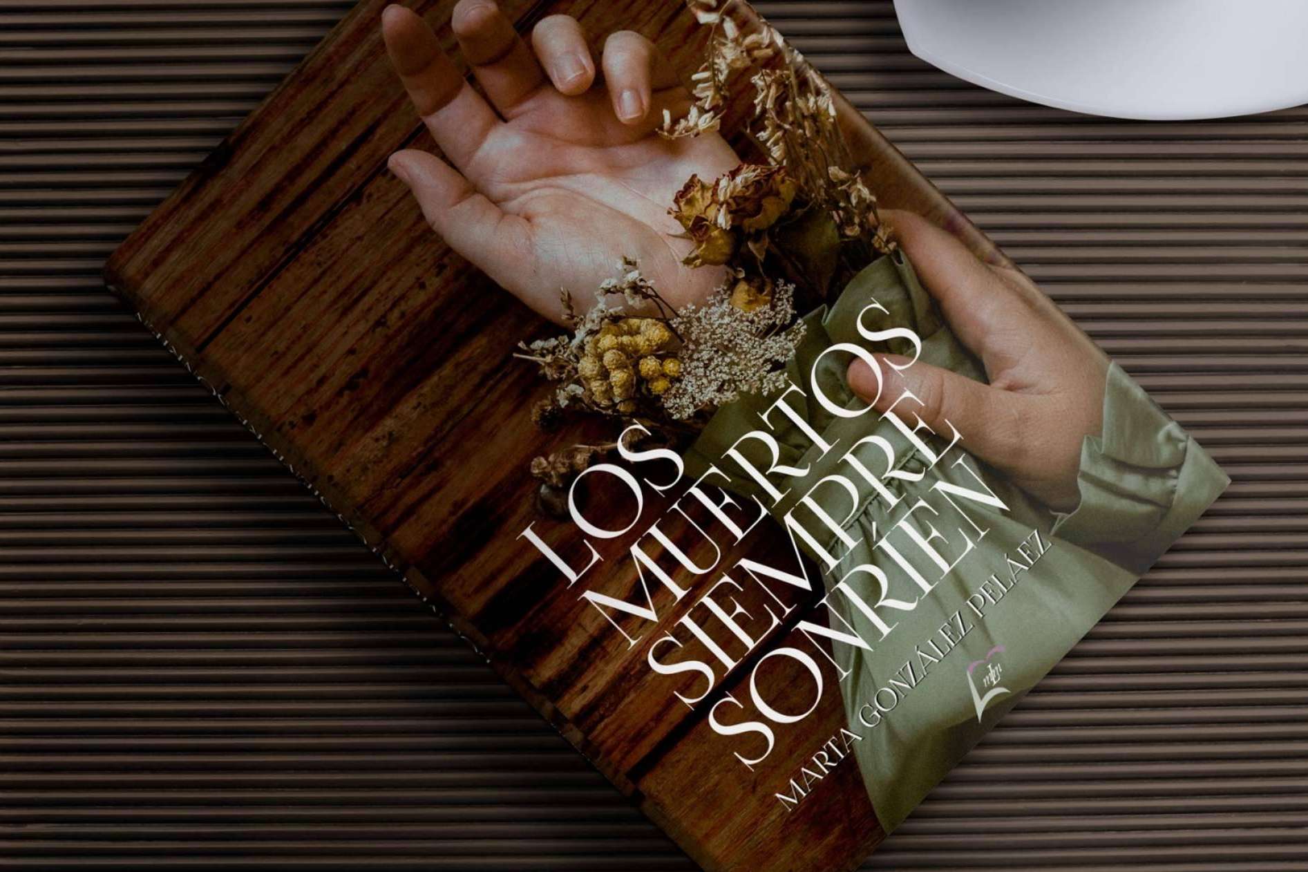 Aquellos que creen que no les gusta la historia pueden leer la novela Los muertos siempre sonríen