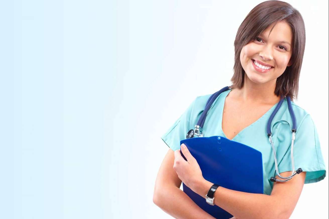 Formarse en enfermería con el grado Medio en Auxiliar de Enfermería de EEP iGroup