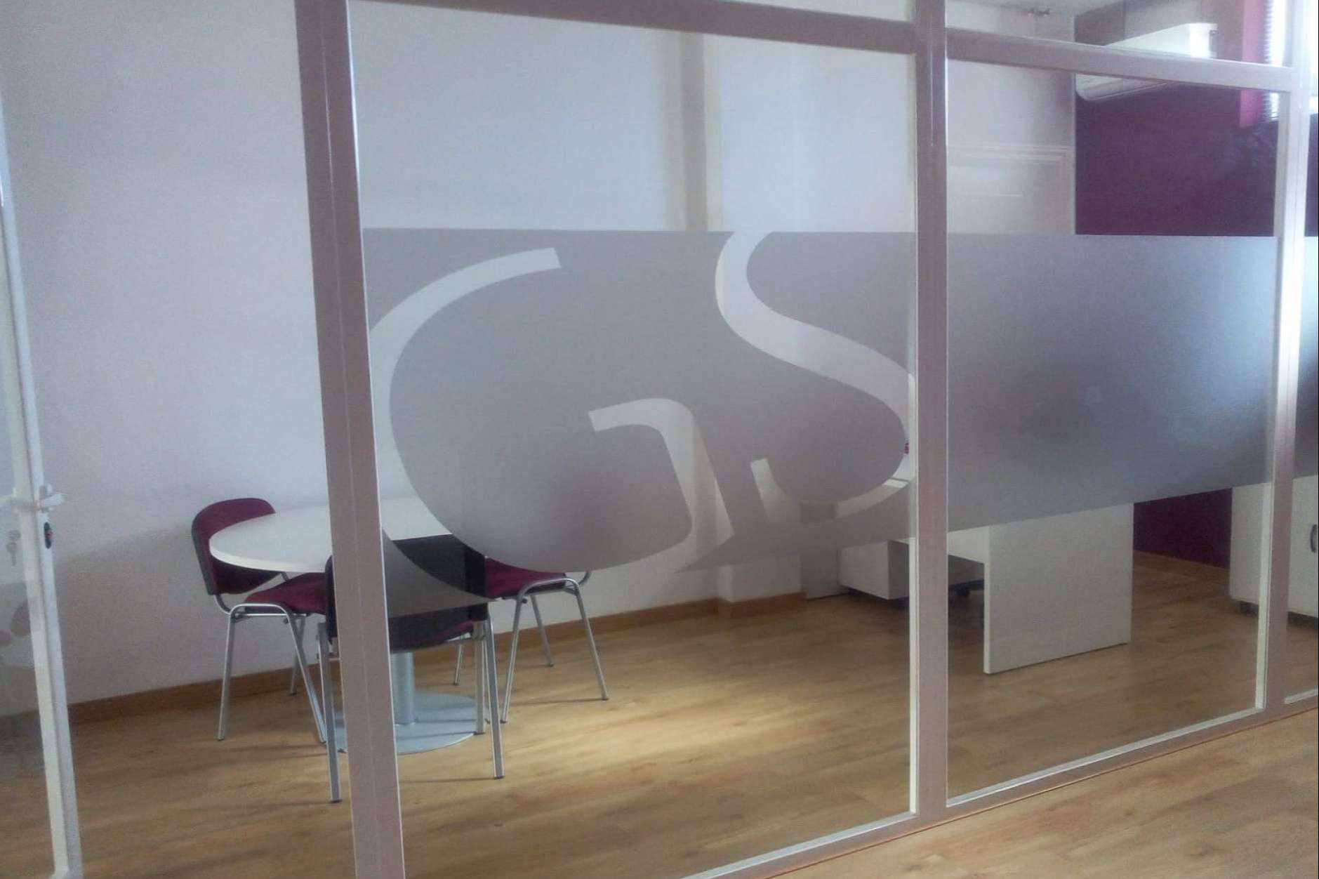 Creación y diseño de vinilos para oficinas, de la mano de OfficeDeco