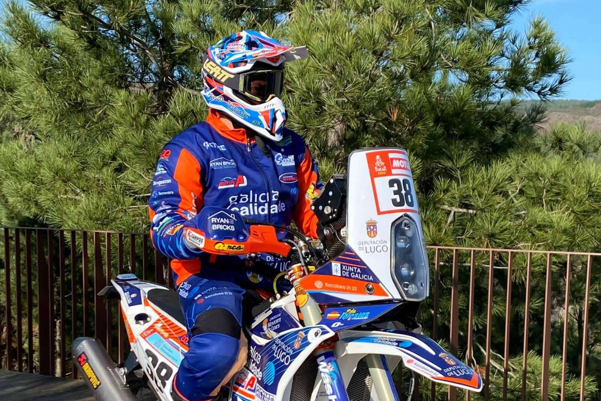 ADHESIVOSEMBARRADOS ofrece ropa personalizada off road pensada en el Dakar