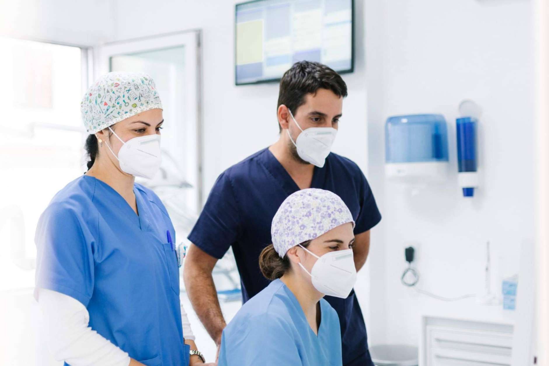 Prodental Santa Cruz responde, ¿qué son los implantes dentales y para qué sirven?