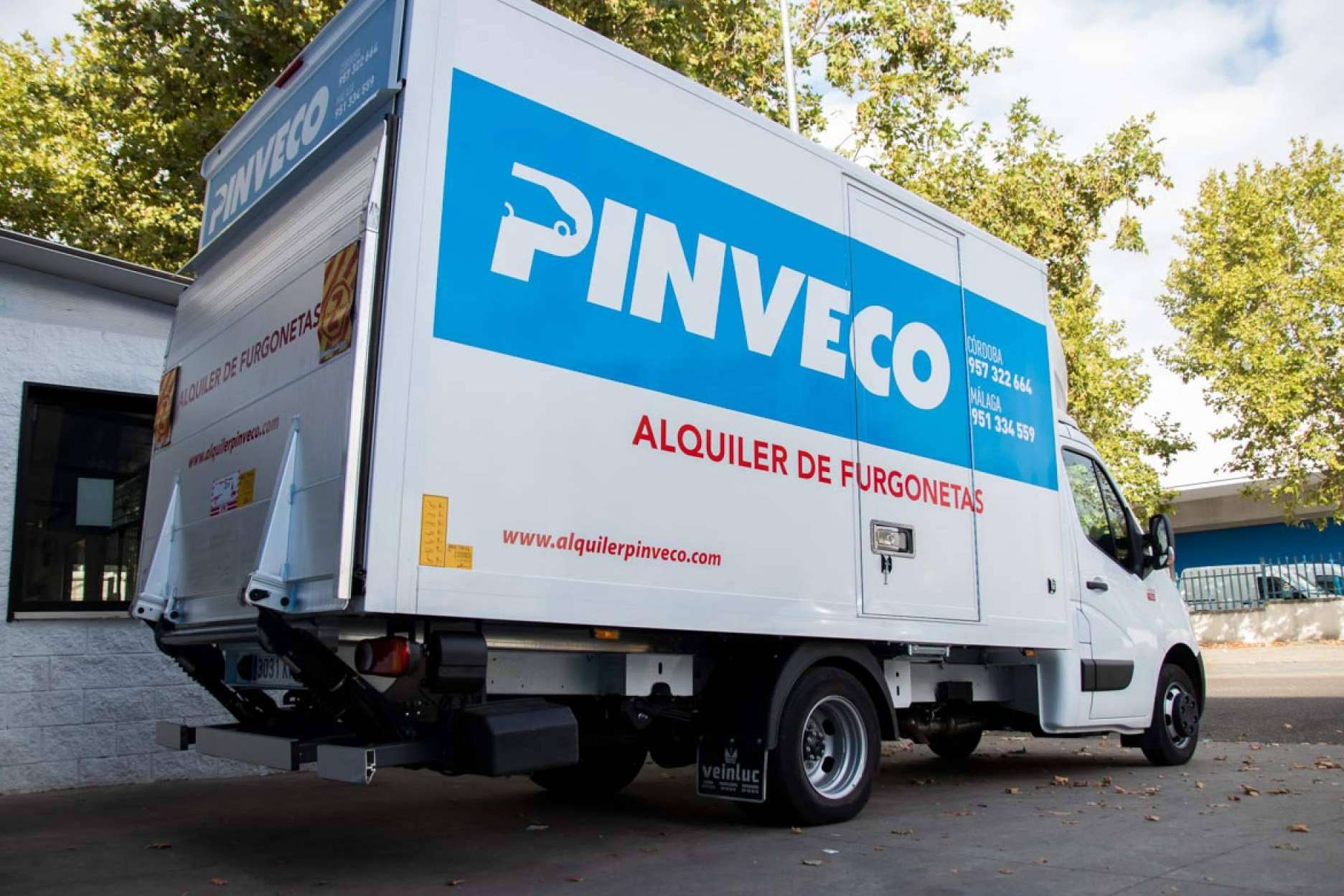 Alquilar furgonetas para profesionales en Andalucía, con Pinveco
