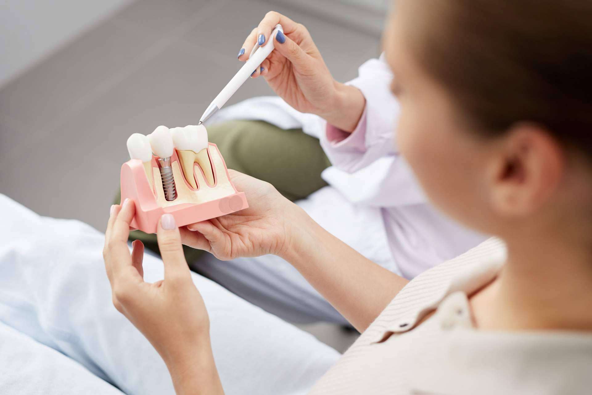 Implantes dentales para una sonrisa sana y bonita, en Sitges Barcelona con Calident