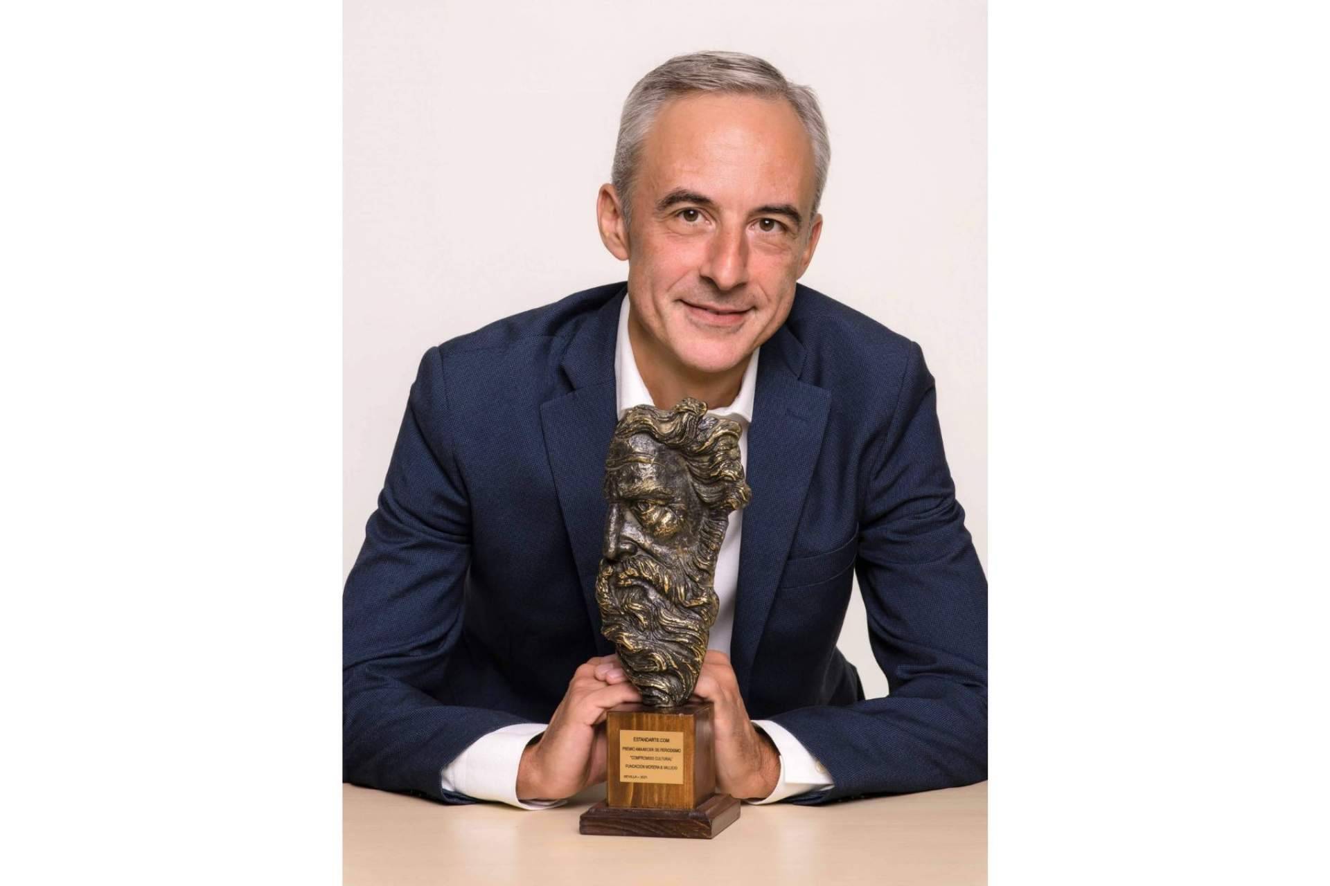 Jorge Segado, fundador de Estandarte.com, recibe el Premio Amanecer de Periodismo