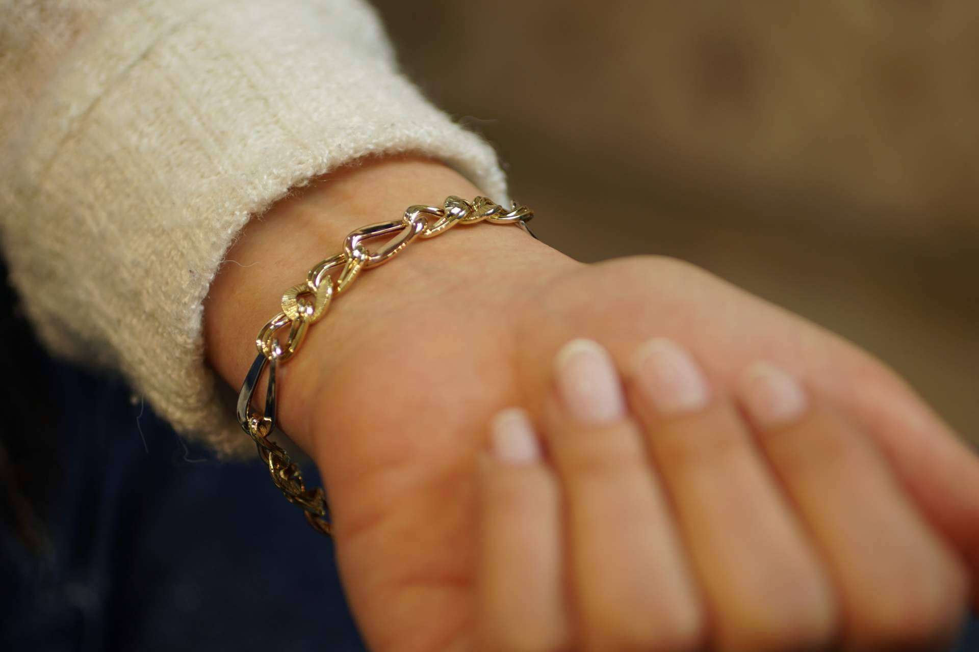 Amplia gama en pulseras de oro de El Rubí Joyeros