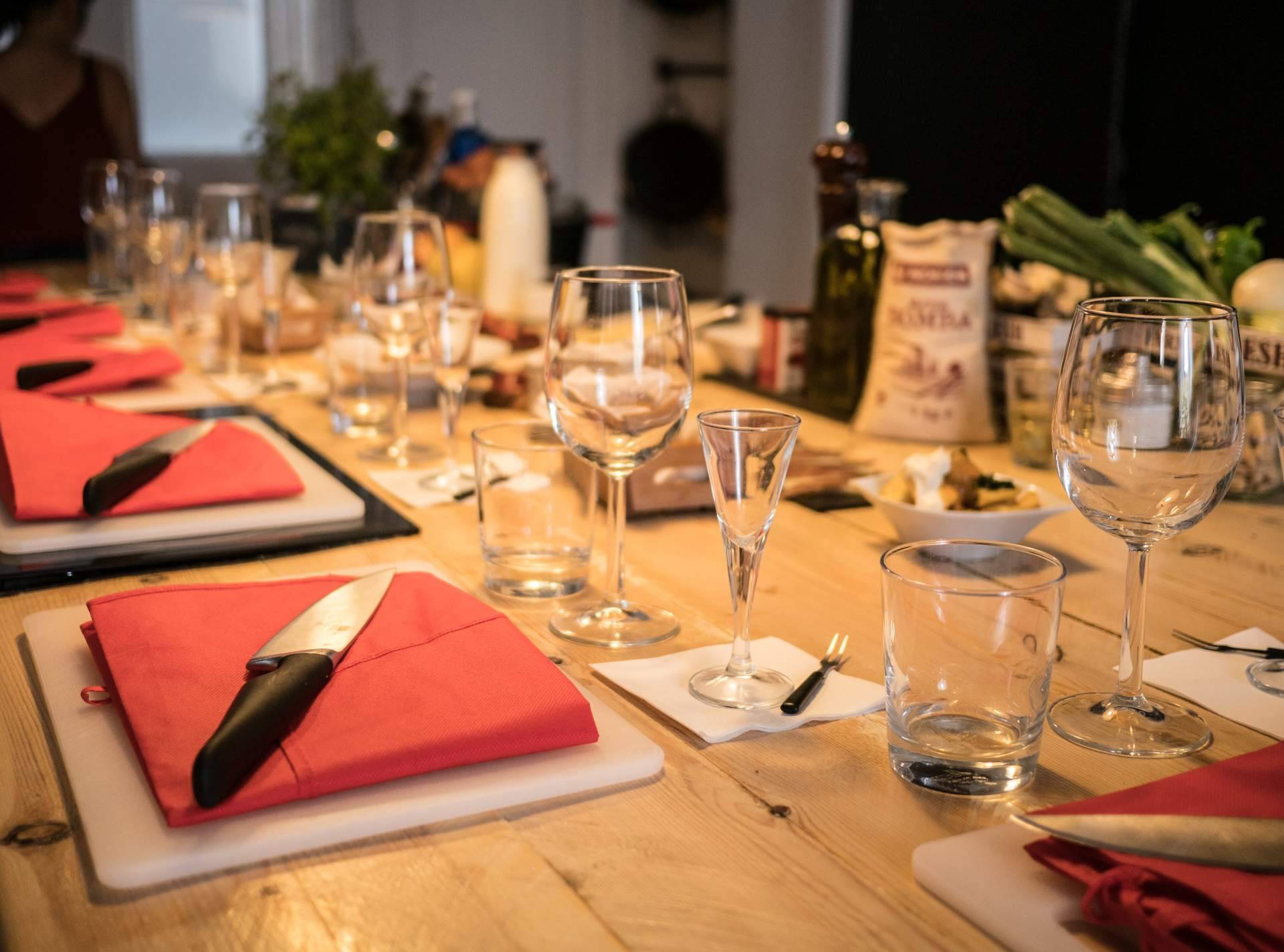 Convertir la típica comida navideña de empresa en una experiencia única con un Taller de Cocina en Just Royal BCN