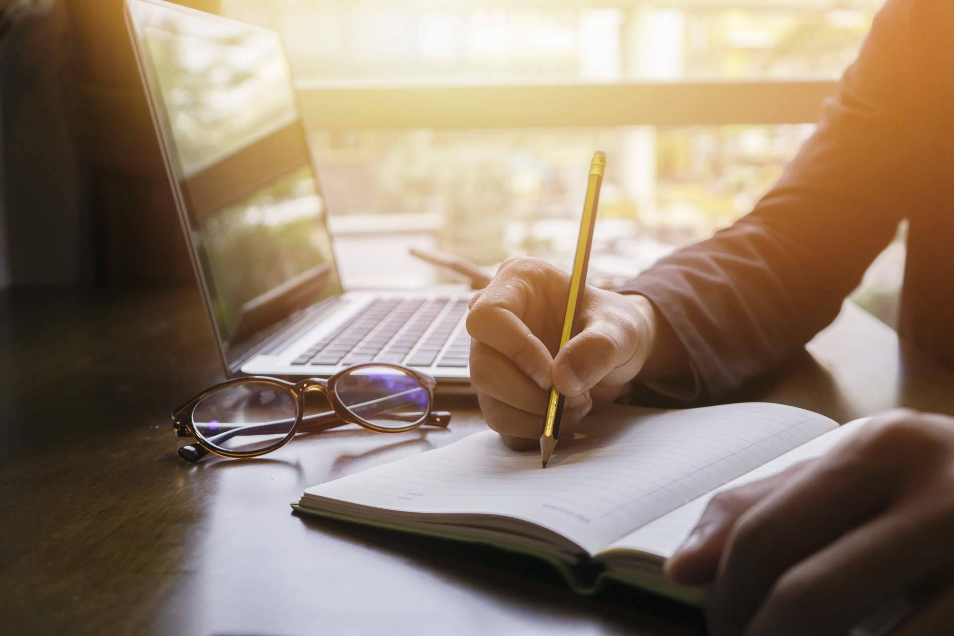 Obtener el arraigo por formación, con los cursos de Link Formación