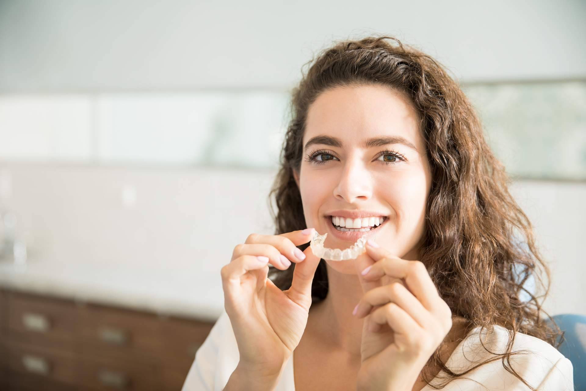 Los beneficios de la ortodoncia invisible, según Clínica Dental Agudo Rosa