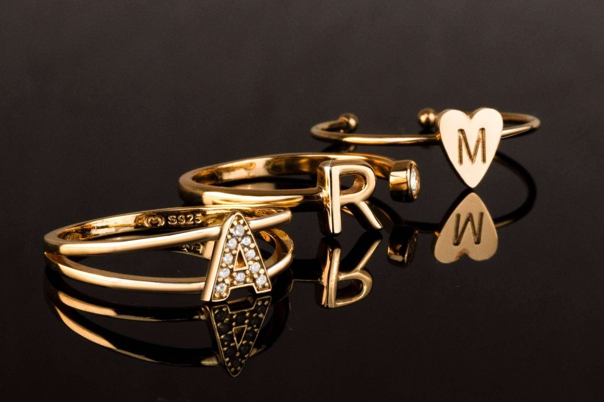 El catálogo de Le Petit Marie incluye una colección de anillos de plata de alta calidad