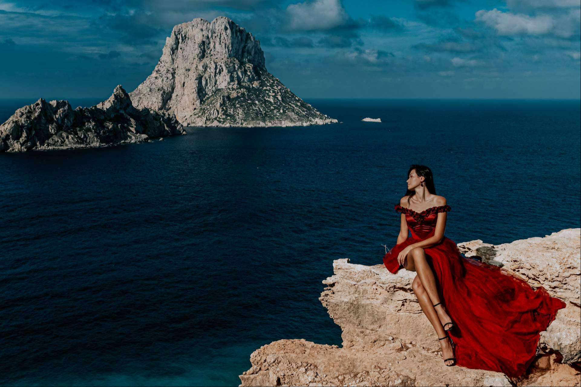 La marca de vestidos Lazita Couture creada por una diseñadora de moda influenciada por los viajes y el amor