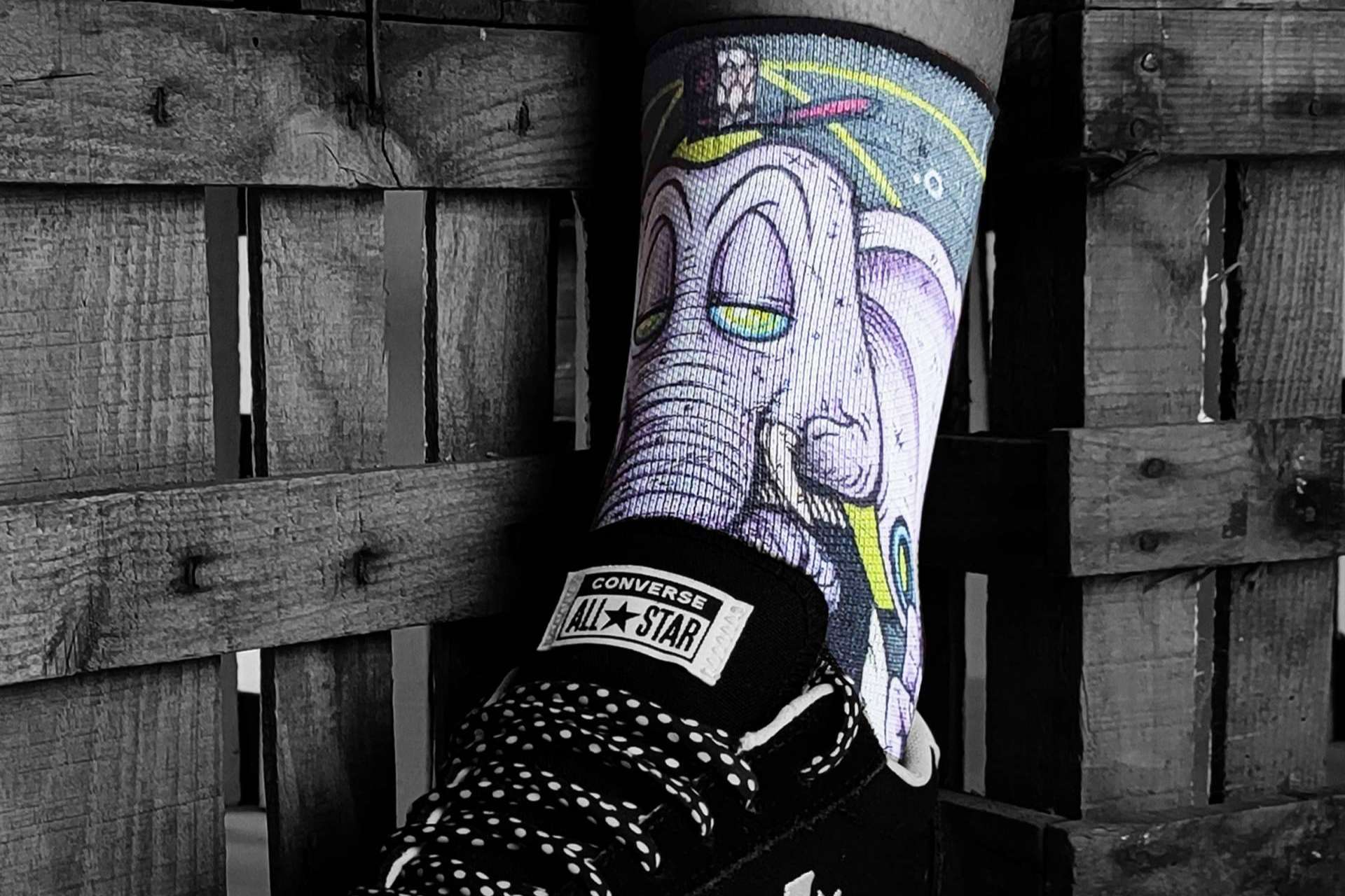 Vestir arte urbano con los calcetines divertidos de ISOKISI