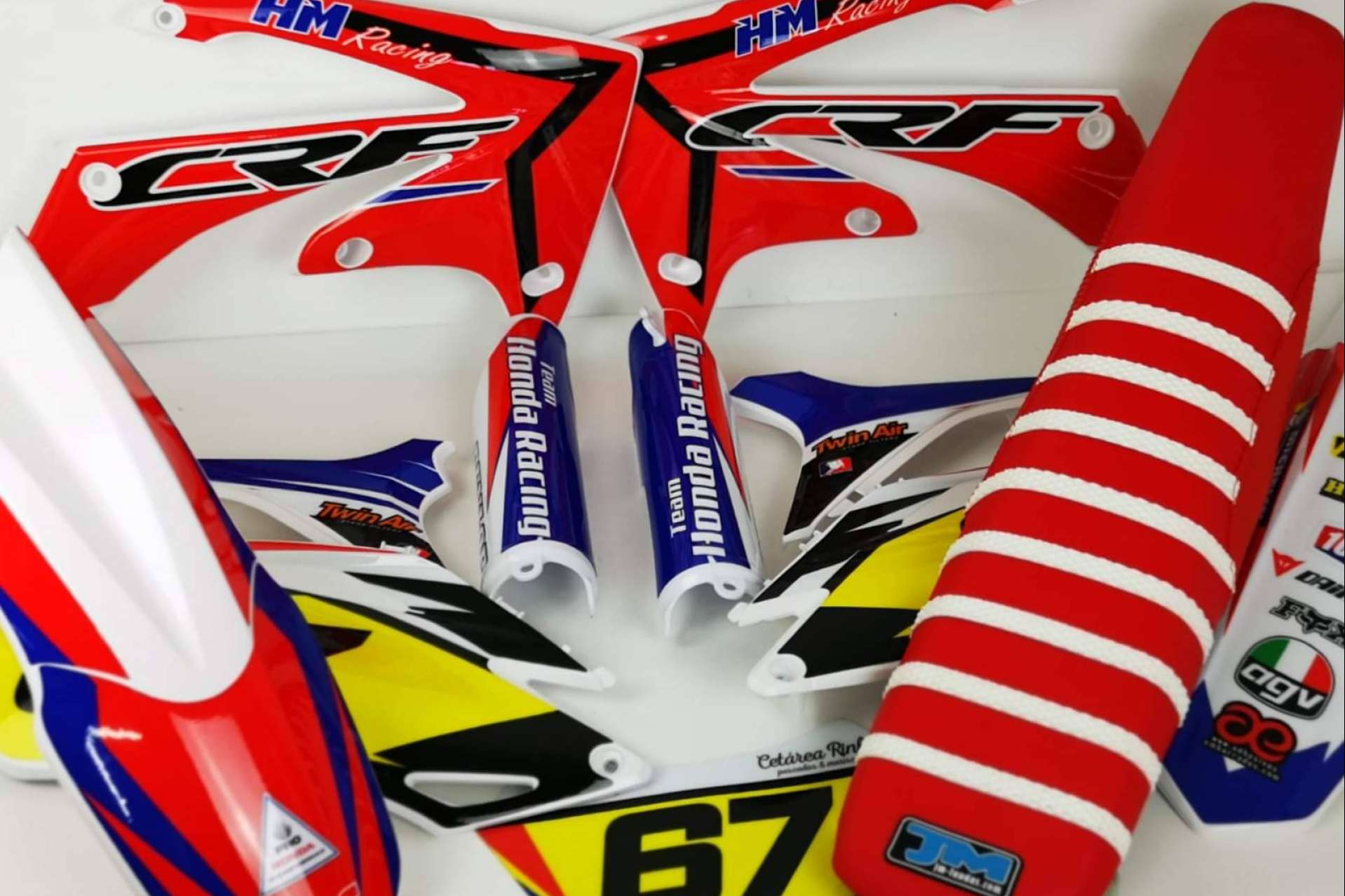Plásticos y adhesivos para motos de cross y enduro en el catálogo de ADHESIVOSEMBARRADOS