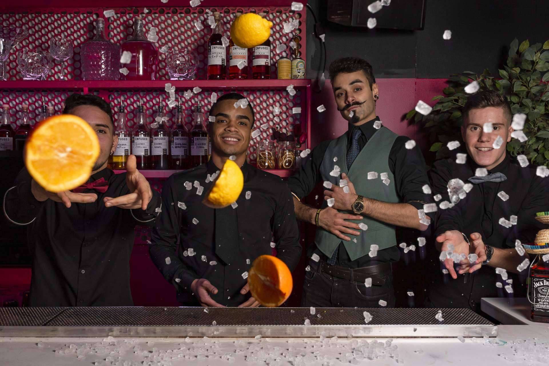 Así son los cursos especializados en hostelería y bartending que imparte la Escuela Coctelería de Madrid