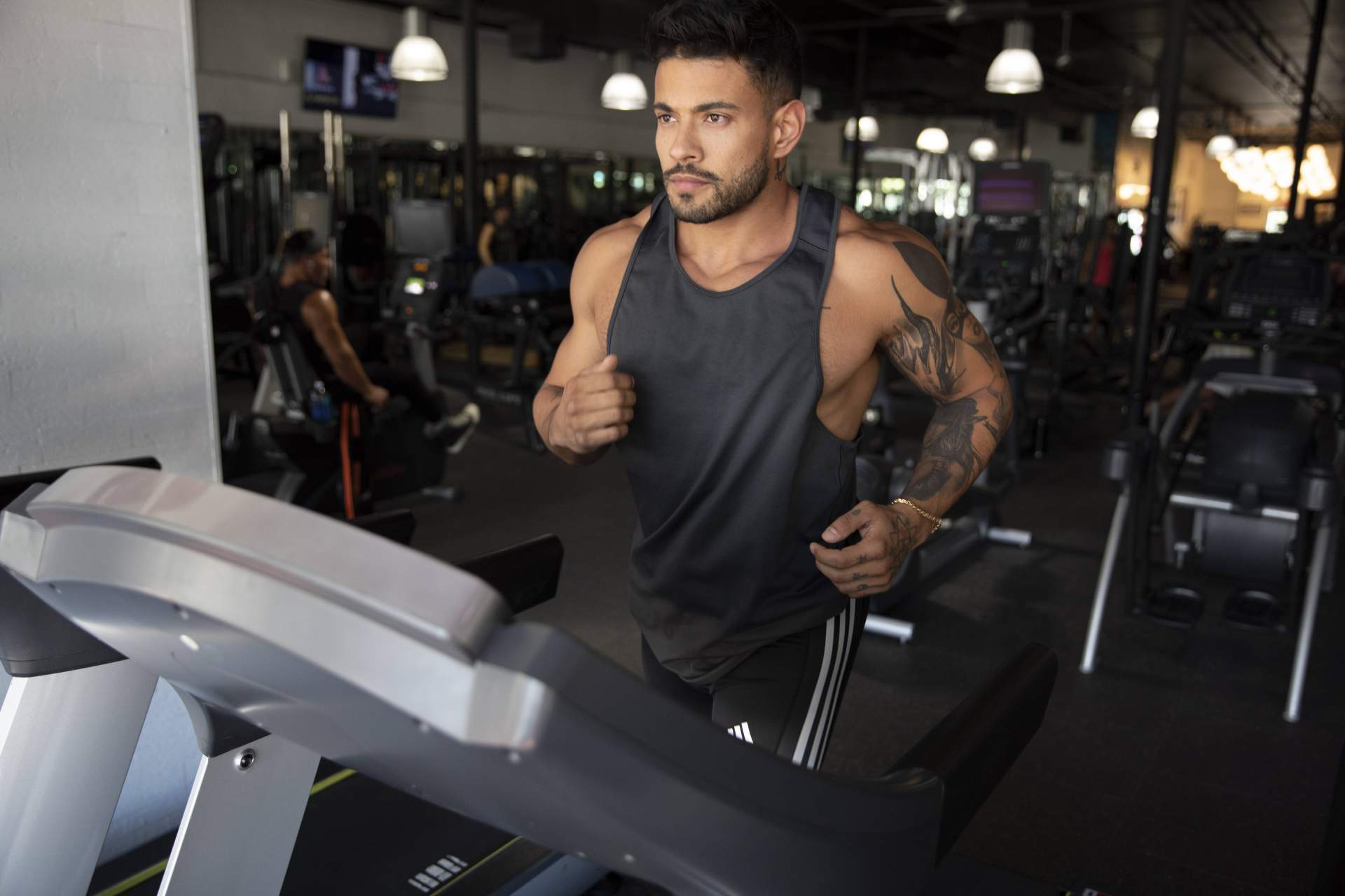 El influencer y creador de contenido Alejo Ospina lanza una nueva plataforma de 'Vida Fitness'
