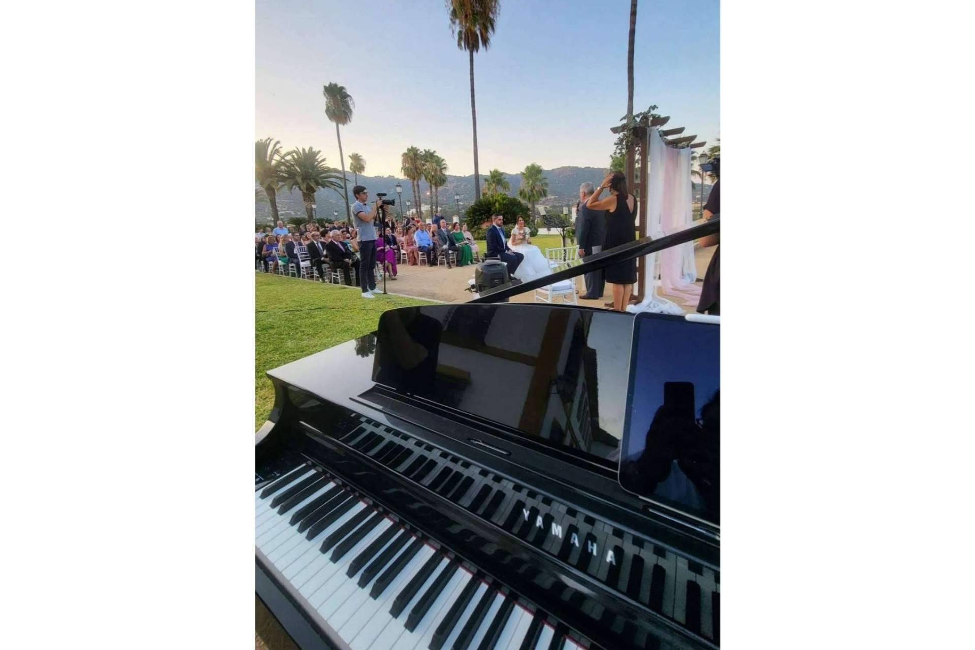 Playlist de música piano del pianista Carlos López Arregui en Piano Para Eventos