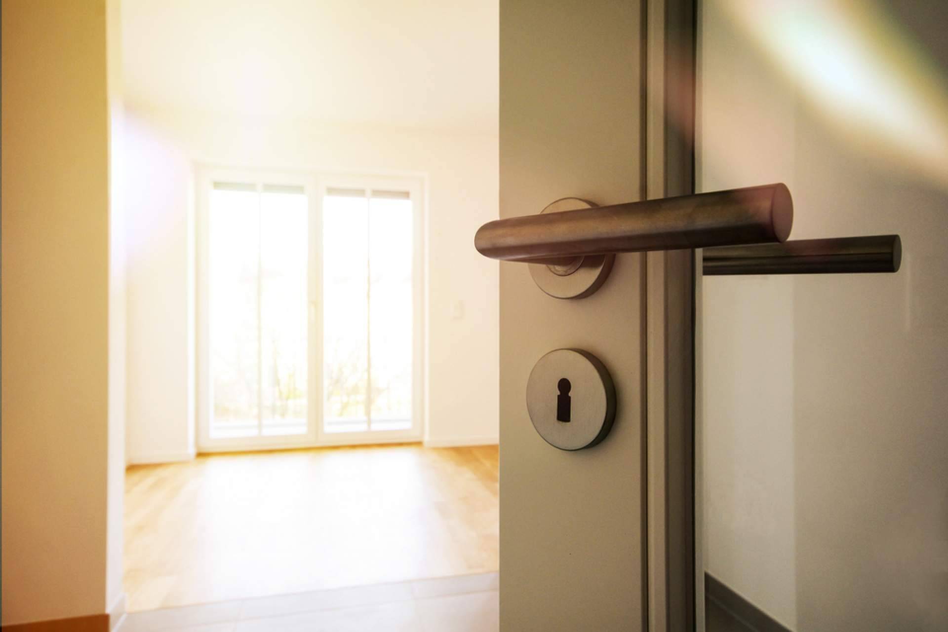 Cuál es la inversión y los beneficios de adquirir puertas antiokupas, con Puertas Anti-Okupa