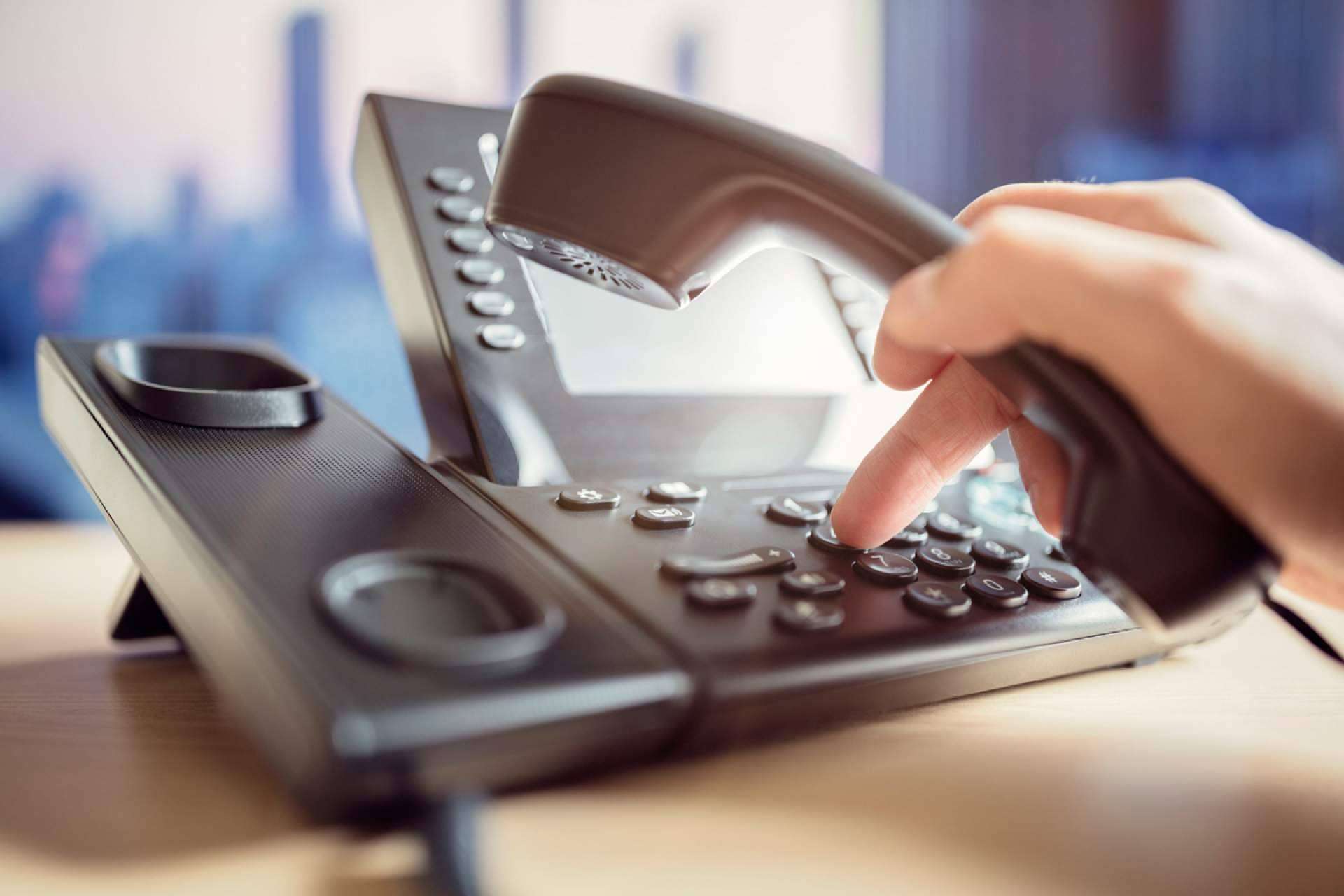 Ahorrar costes y optimizar tareas con la telefonía VoIP de UBCloud
