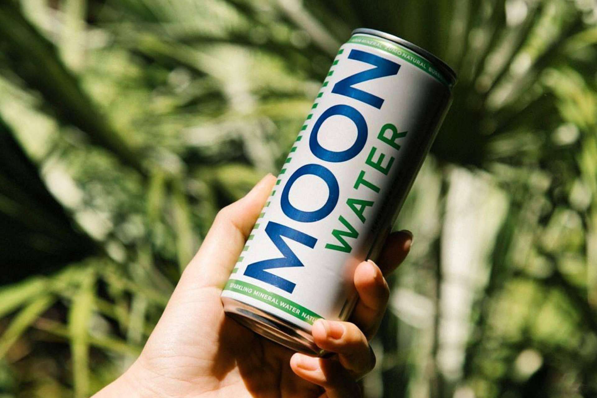 MoonWater envasa todos sus productos con un packaging 100 % reciclable y reciclado de aluminio libres de plásticos