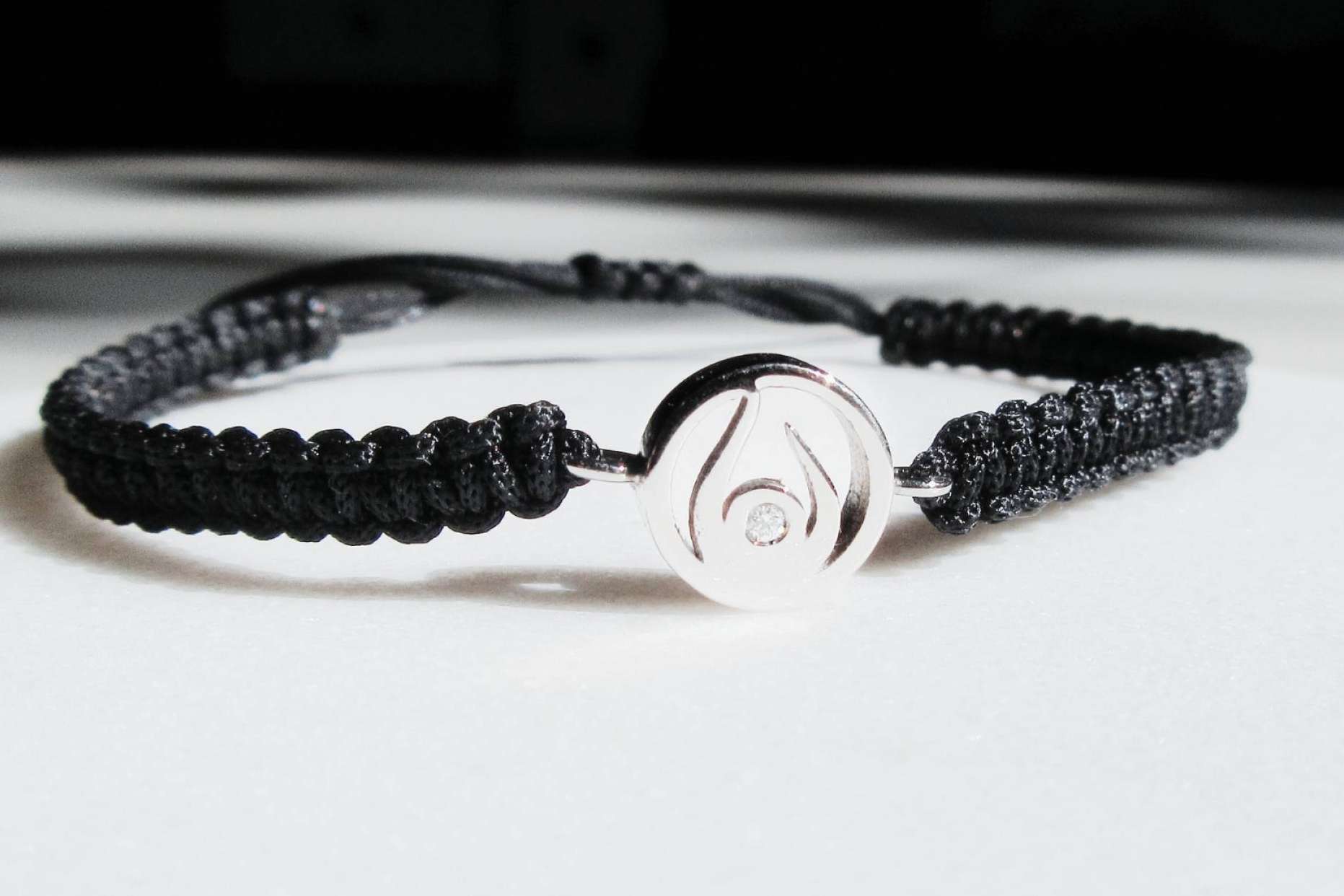 Acción contra el Hambre y Mimoke Ethical Jewelry se unen para lanzar AQUA, la pulsera solidaria, cuya venta dará soporte a comunidades sin acceso a agua potable
