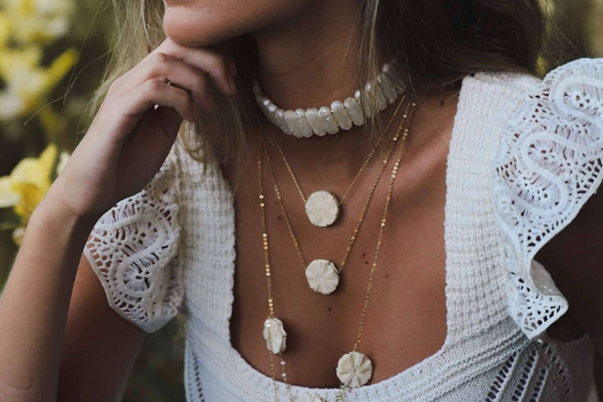 Combinar collares artesanales, la tendencia que no pasa de moda, por Trepillé