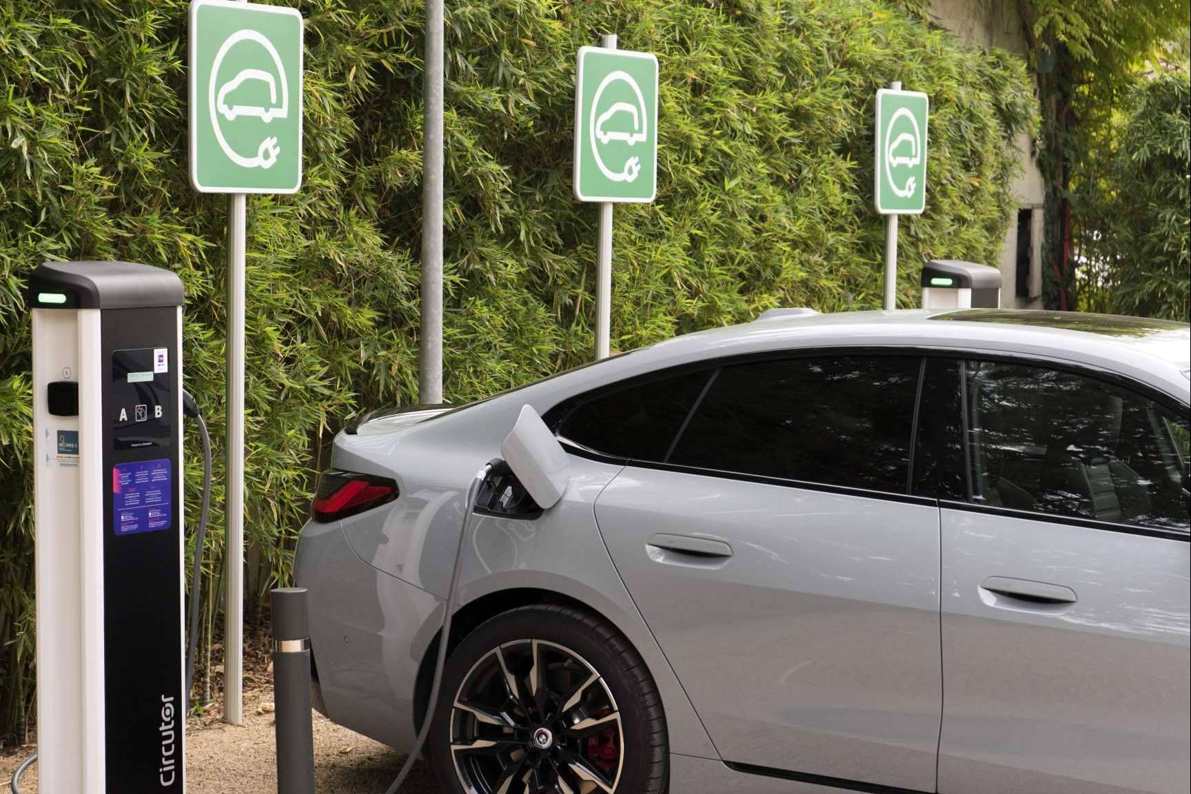 Hotel Balneari Prats ha instalado cargadores para coches eléctricos en sus instalaciones