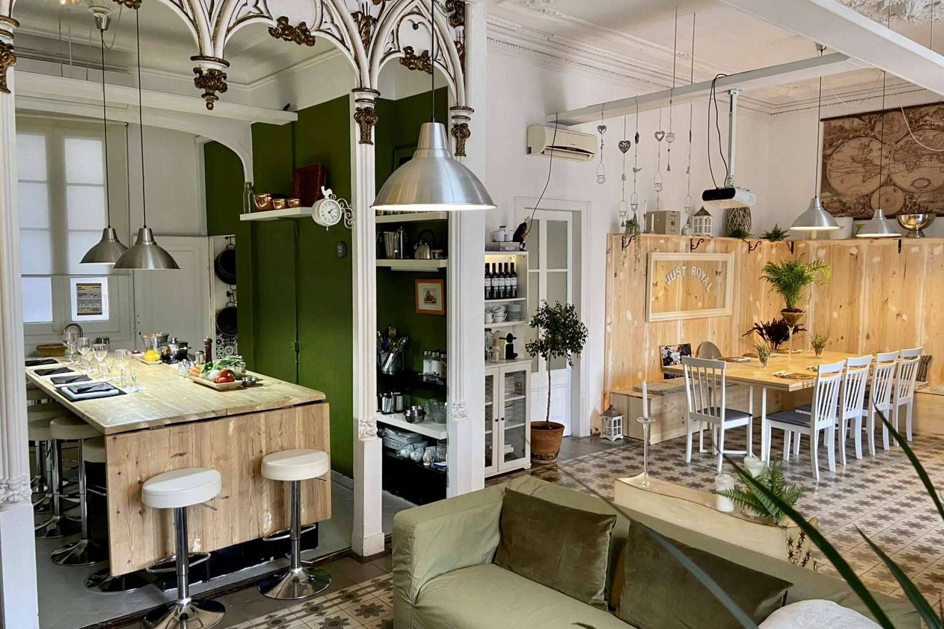 Teambuildings de talleres de cocina para empresas, organizados por Just Royal BCN