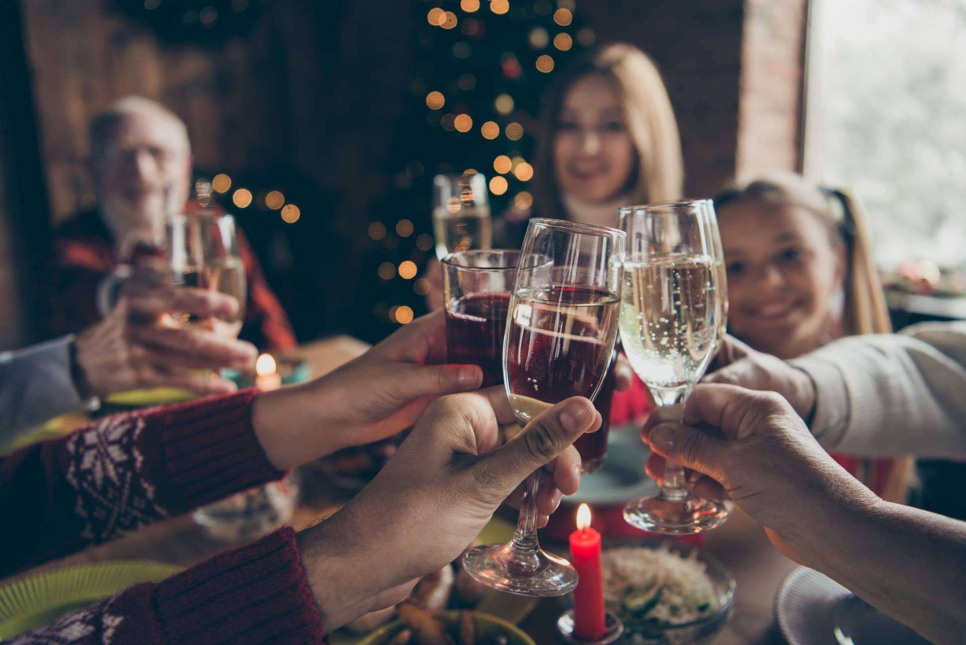 Celebrar la cena de Nochevieja en Alicante de la mano de Despedidas Karamba