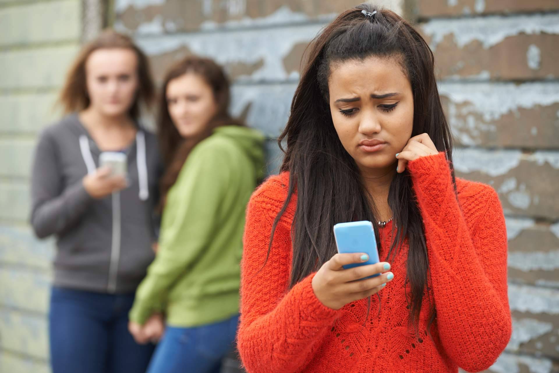 Cómo proceder en casos de ciberacoso por redes sociales, por TQA Abogados