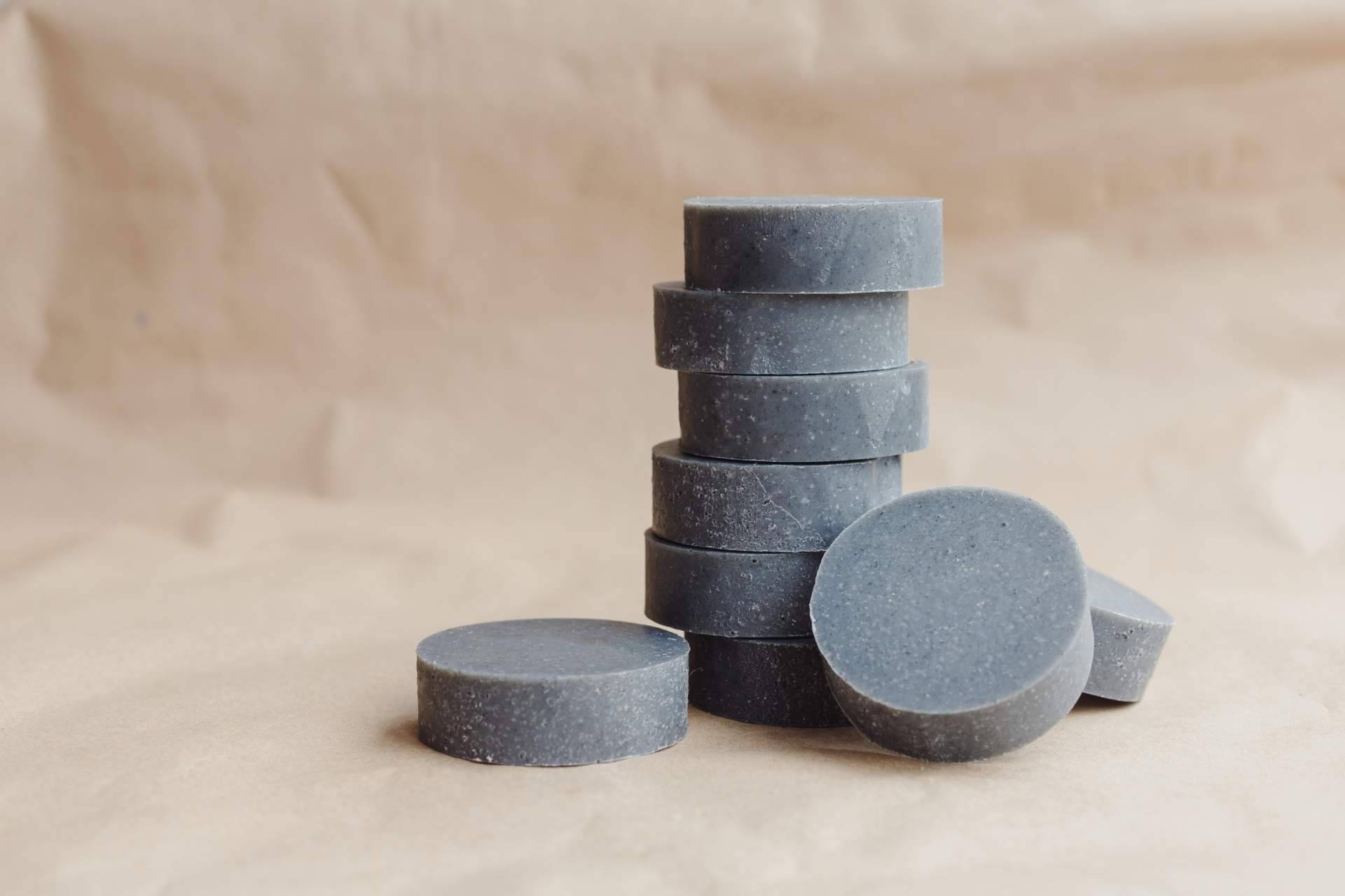 Solid Indigo Mirto y Clavo Shampoo, un champú sólido que aporta brillo, fuerza y volumen