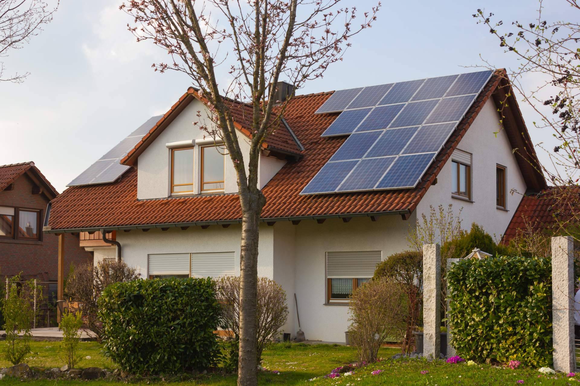 Instalación de paneles solares con Smart Wallboxes