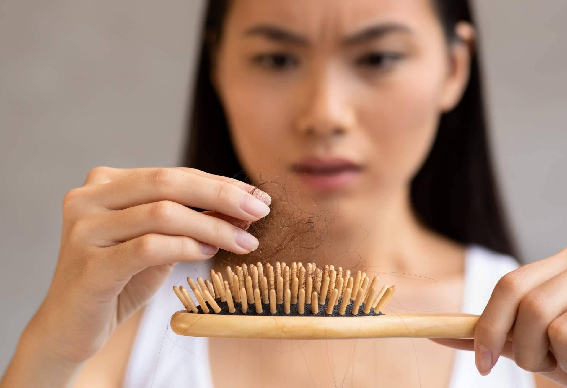 ¿Cuáles son los tipos más comunes de alopecia femenina y cómo se tratan?