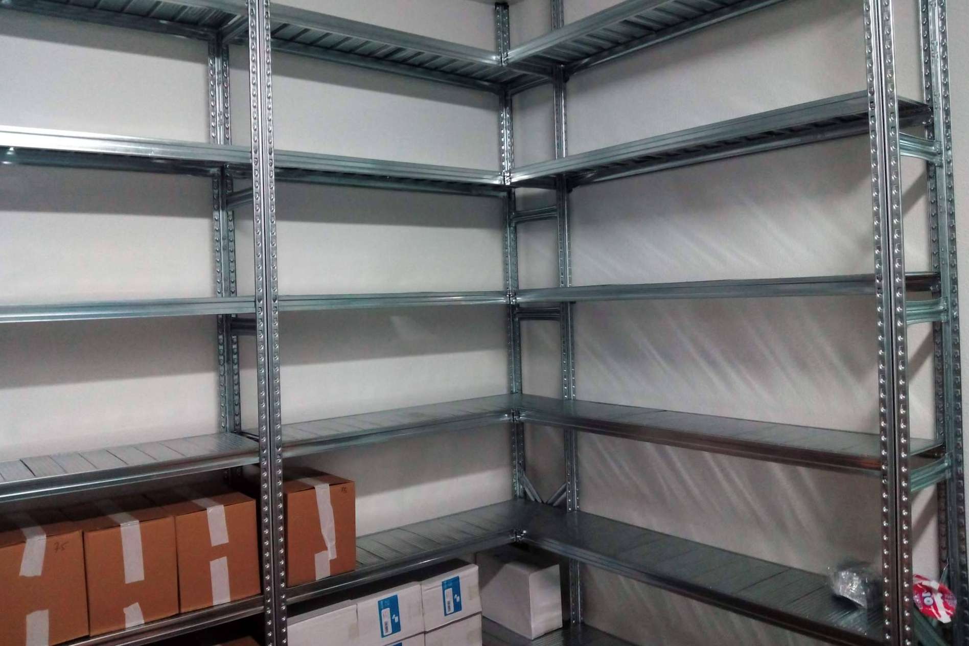 OfficeDeco presenta las estanterías metálicas perfectas para la oficina