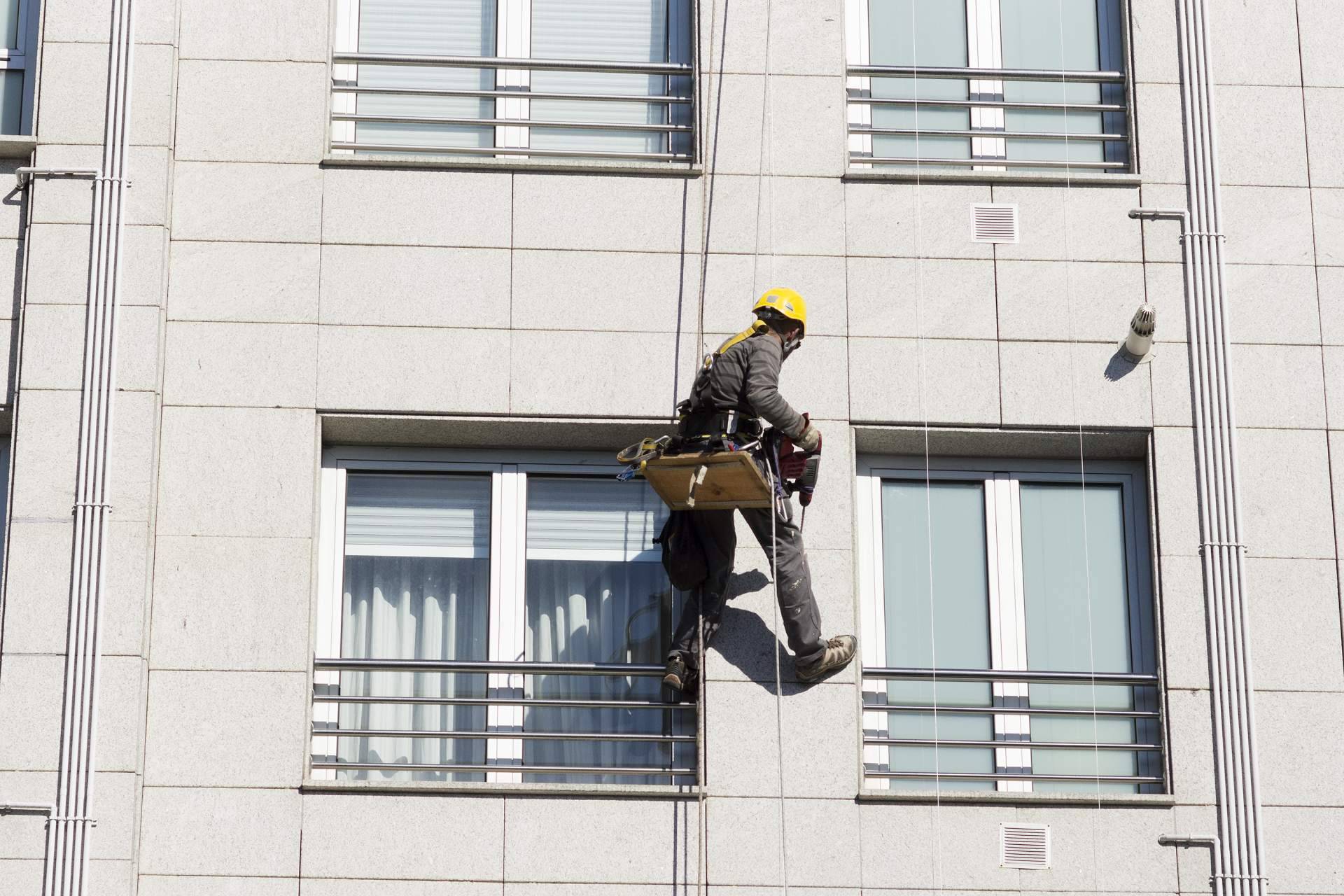 ¿Por qué es importante el mantenimiento de edificios?, según Acrobacias Verticales