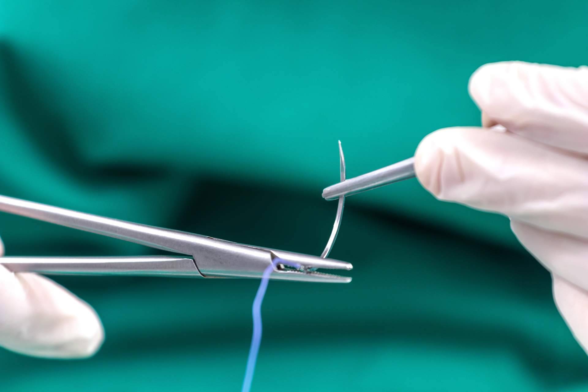 El próximo 6 de Febrero de 2023 Enfermería Evidente hará una formación gratuita sobre sutura online para profesionales sanitarios