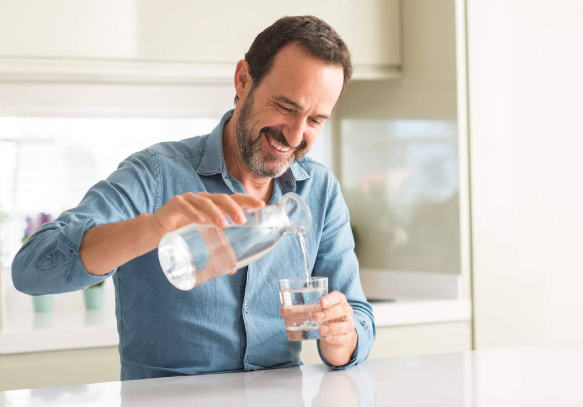 La importancia de utilizar un dispensador de agua, con Acquajet