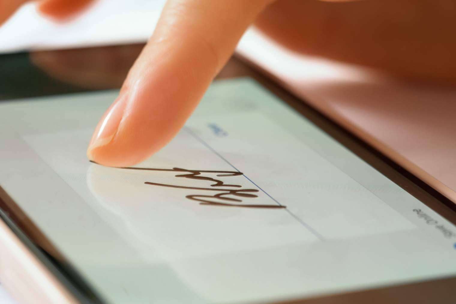 Obtener la firma digital con AVIVA VOICE para agilizar las gestiones burocráticas