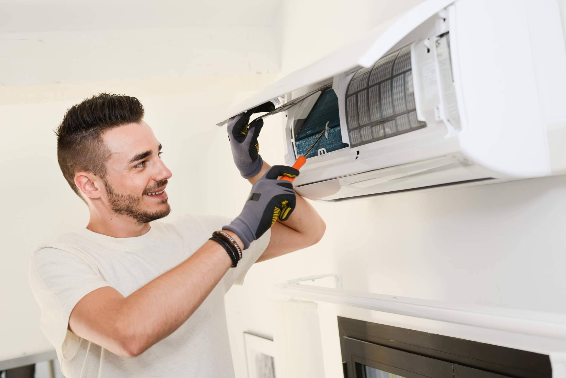 Servicios Residenciales lleva a cabo la instalación de equipos de aire acondicionado en Acapulco