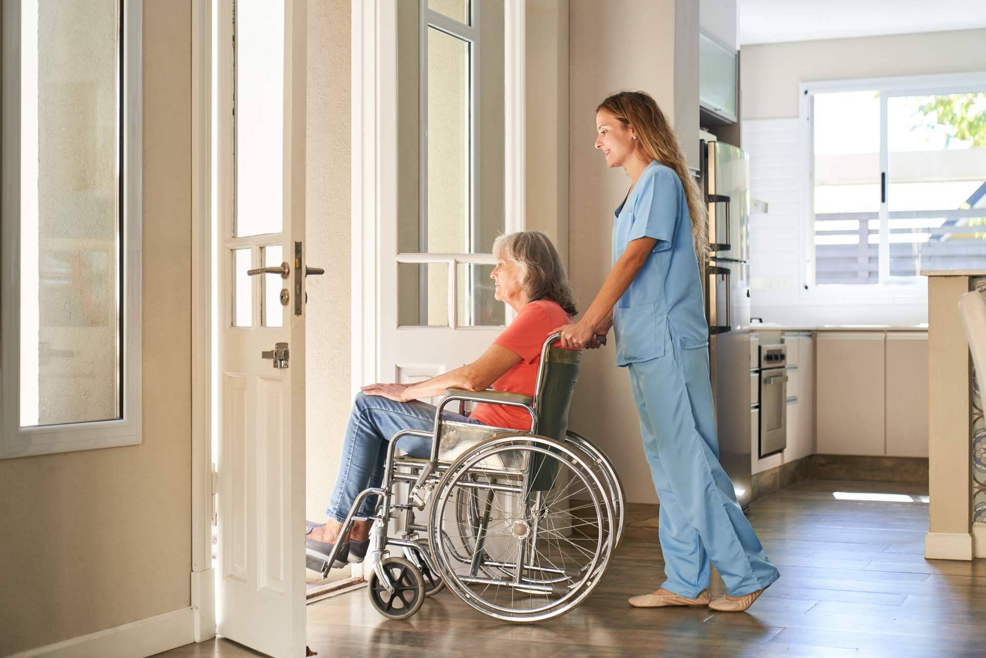 ¿Cómo contribuye el equipo de expertos de INIMA Rehabilitación a las personas con Esclerosis Múltiple ?