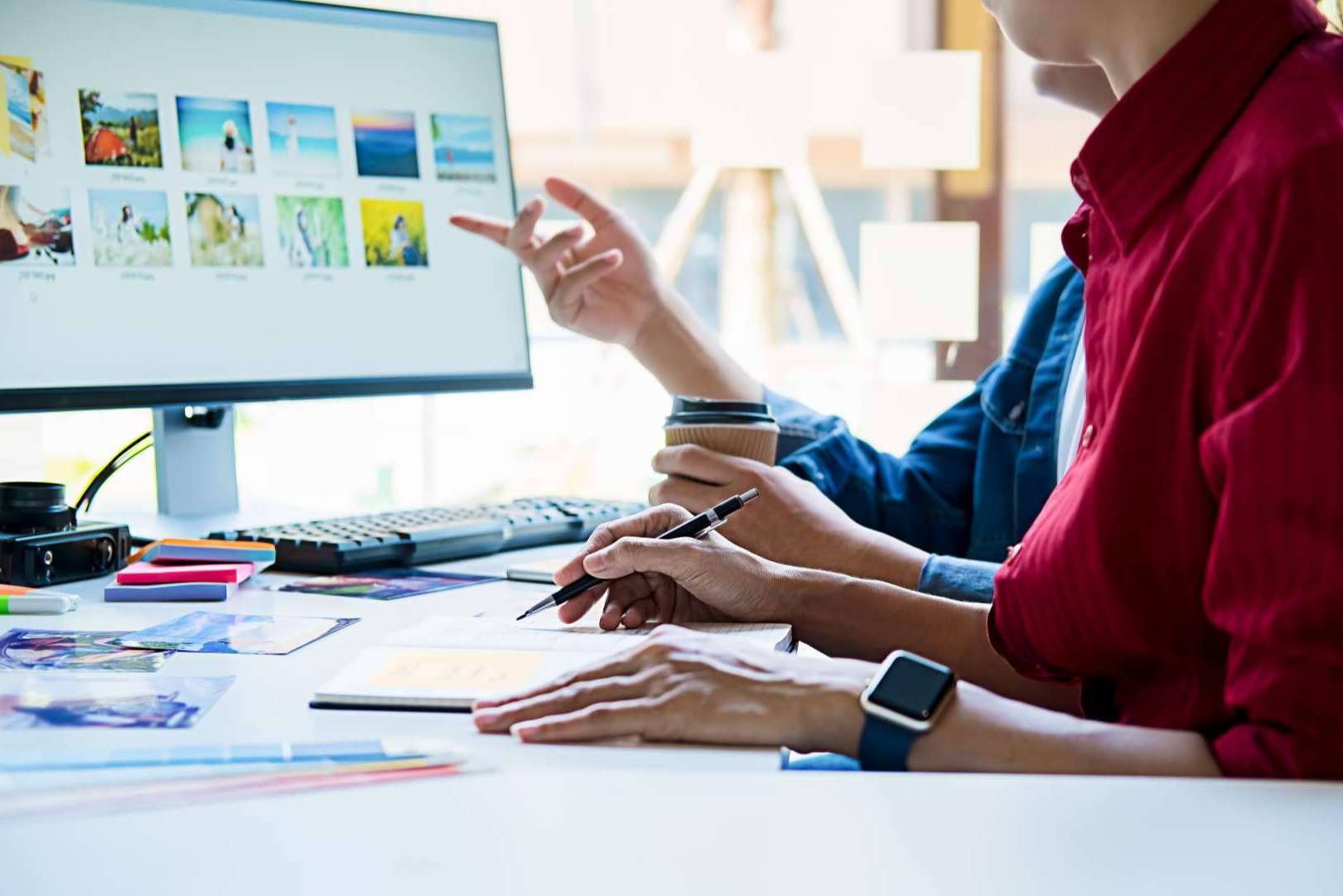 Las razones para elevar un negocio mediante una agencia social media, por Convertiam